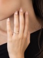טבעת עדינה ציפוי זהב עם פנינה סברובסקי לבן