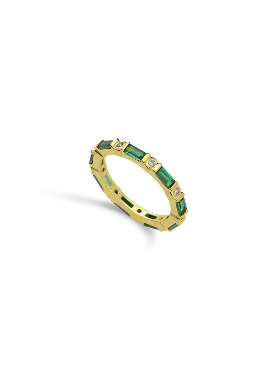 טבעת עדינה ציפוי זהב בשילוב מחמיא של זירקוניה מעובד ירוק ושקוף