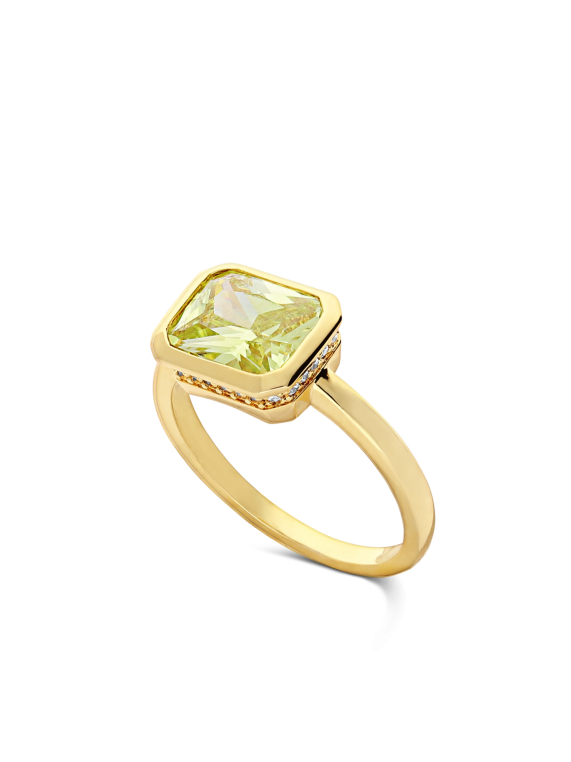 טבעת ציפוי זהב משובצת זירקוניה ירוק ושקוף